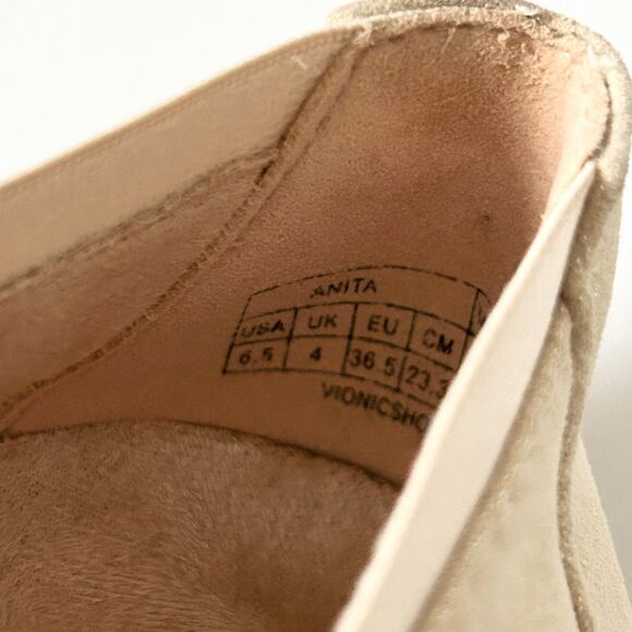 Vionic Anita Ballet Flat in Gold Suede Size 6.5 - Picture 7 of 7